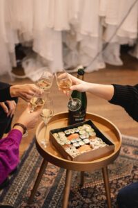 Rendez-vous Essayage Festif. essayage robe de mariée champagne showroom paris proches mariage sushi macarons boutique wedding