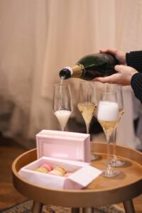 Rendez-vous Essayage Festif. essayage robe de mariée champagne showroom paris proches mariage sushi macarons boutique wedding