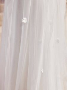 Voile de mariée long 1 couche en tulle et fleurs 3D. Accessoire mariage petits prix. Boutique concept-store paris et eshop