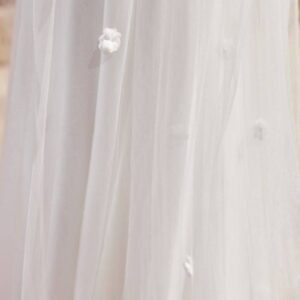 Voile de mariée long 1 couche en tulle et fleurs 3D. Accessoire mariage petits prix. Boutique concept-store paris et eshop