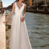 Robe Lila simple sans dentelle satin. Petit prix. Robe de mariée mariage civil. Essayer boutique mariage civil Paris rdv showroom