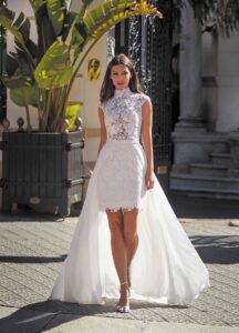 Robe courte et longue 2 en 1 Lili. Robe tout en dentelle col montant avec surjupe amovible. Essayer boutique mariage civil Paris