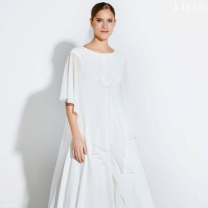 Etole fine crêpe ivoire Lilly . Châle, boléro, étole, cape mariée blanche accessoire. Acheter boutique mariage Paris. En ligne.