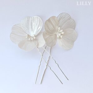 Set de 2Pics à chignon de mariée fleurs et perles. Accessoire de cheveux mariage. Achat en ligne ou boutique mariage paris coiffure