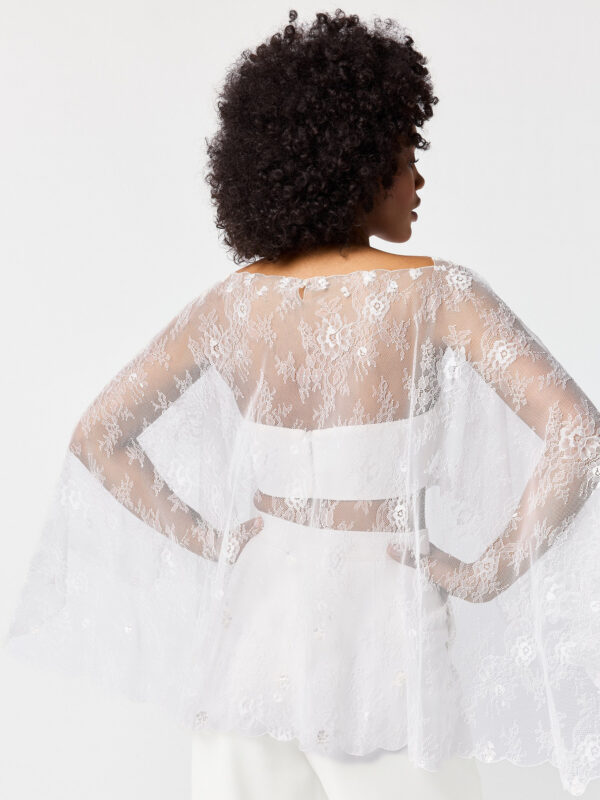 Cape en dentelle blanc ivoire Poirier. Châle, boléro, étole, cape mariée blanche accessoire mariée. Acheter boutique mariage Paris. En ligne