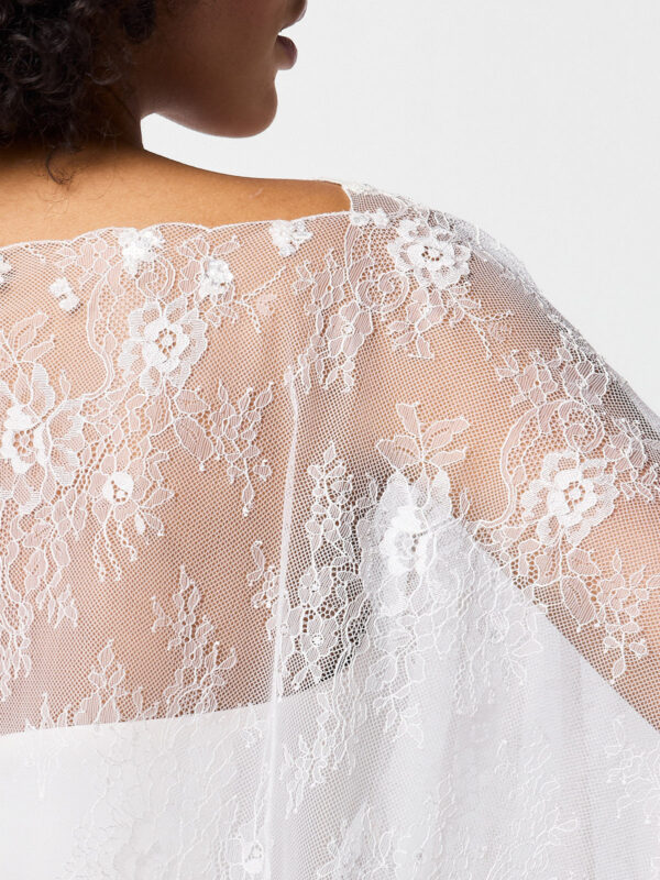 Cape en dentelle blanc ivoire Poirier. Châle, boléro, étole, cape mariée blanche accessoire mariée. Acheter boutique mariage Paris. En ligne