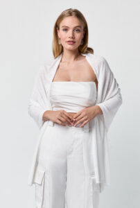 Etole fine blanc ivoire. Châle, boléro, étole, cape mariée blanche accessoire de mariée. Acheter boutique mariage Paris. En ligne