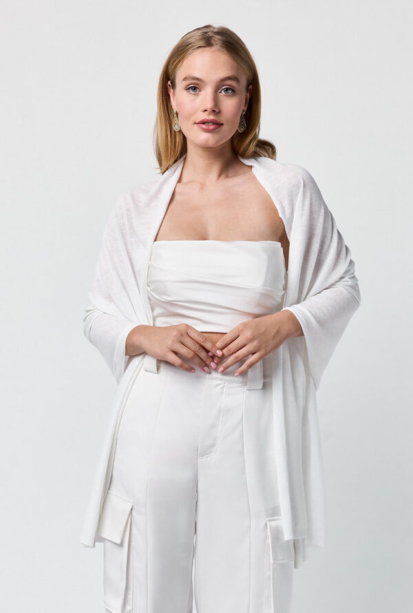 Etole fine blanc ivoire. Châle, boléro, étole, cape mariée blanche accessoire de mariée. Acheter boutique mariage Paris. En ligne