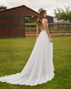 Robe de Mariée Nemira collection Alma Novia 2026. Robe dentelle fluide nature champêtre sans manche. Essayer boutique mariage showroom Paris
