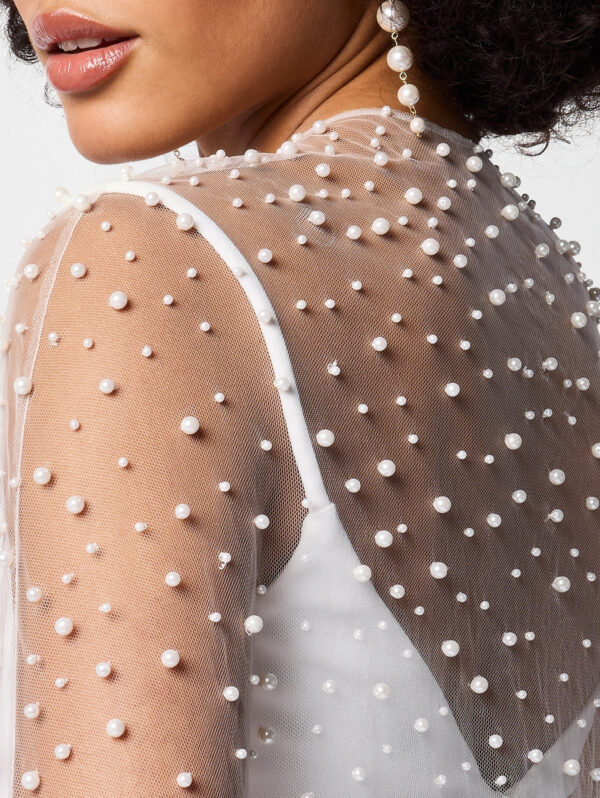 Cape longue de Mariée ornée de perles. Poirier. Châle, boléro, étole, cape mariée blanche accessoire mariée. Acheter boutique mariage Paris. En ligne