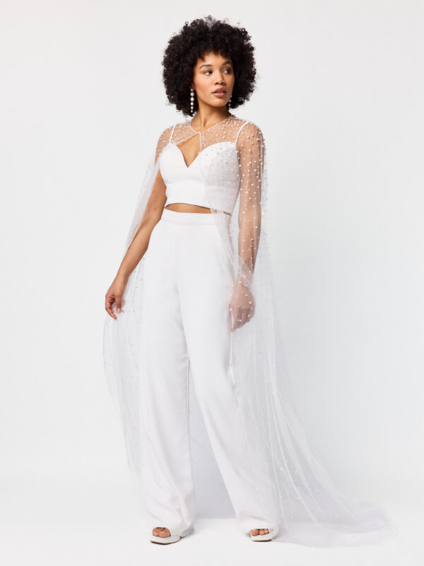 Cape longue de Mariée ornée de perles. Poirier. Châle, boléro, étole, cape mariée blanche accessoire mariée. Acheter boutique mariage Paris. En ligne