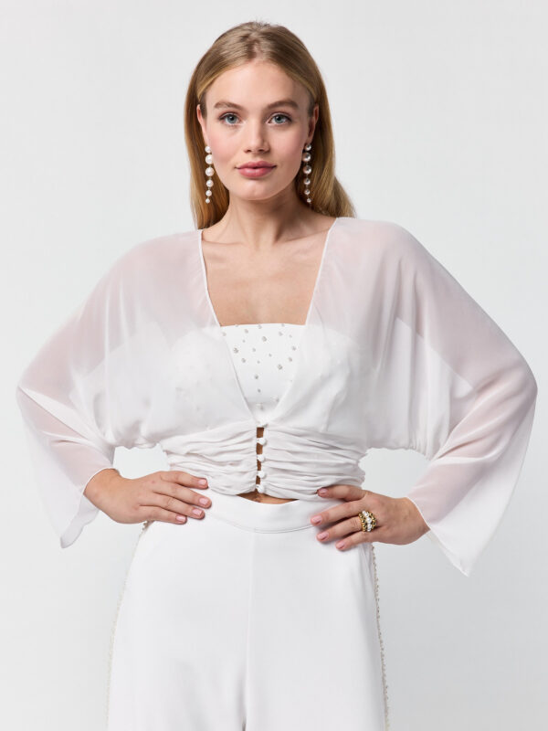 Cardigan de Mariée mousseline blanc cassé. Châle, boléro, étole, cape mariée blanche accessoire mariée. Acheter boutique mariage Paris. En ligne