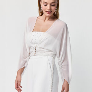Cardigan de Mariée mousseline blanc cassé. Châle, boléro, étole, cape mariée blanche accessoire mariée. Acheter boutique mariage Paris. En ligne