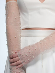 Gants de Mariée ornés de perles. gants mariage tulle perlé accessoire mariée. Acheter boutique mariage Paris. Achat En ligne