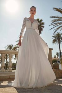 Robe de mariée Marina robe mariage romantique dentelle manches 3/4 blanc ivoire. col V Essayer boutique mariage Paris petit prix