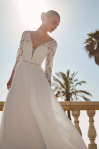 Robe de mariée Marina robe mariage romantique dentelle manches 3/4 blanc ivoire. col V Essayer boutique mariage Paris petit prix