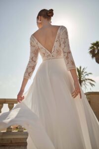 Robe de mariée Marina robe mariage romantique dentelle manches 3/4 blanc ivoire. col V Essayer boutique mariage Paris petit prix