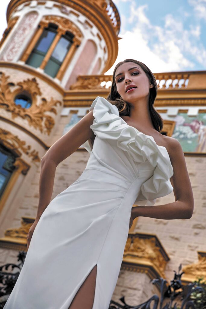 Robe de mariée Victoria sans dentelle chic sexy. Robe satin blanc