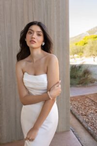 Robe de mariée Orchidée simple près du corps sirène bustier satin sans dentelle. Petit prix Boutique Mariage essayer Paris showroom rdv