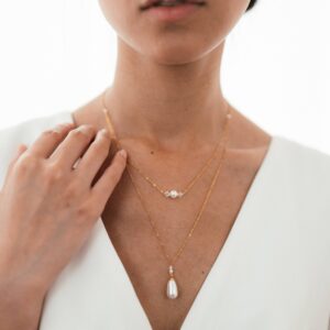 Collier double orné de perles et cristaux Faustine cristaux fin et délicat pour robe de mariée. Accessoire mariage perle. Acheter boutique Paris et en ligne