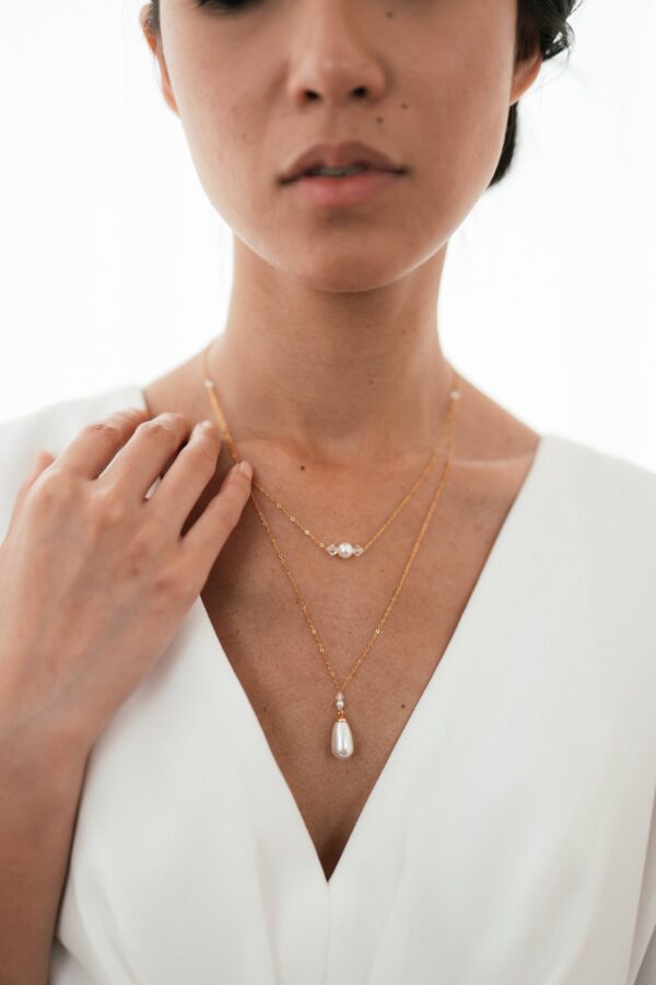 Collier double orné de perles et cristaux Faustine cristaux fin et délicat pour robe de mariée. Accessoire mariage perle. Acheter boutique Paris et en ligne