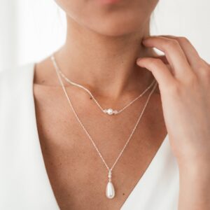 Collier double orné de perles et cristaux Faustine cristaux fin et délicat pour robe de mariée. Accessoire mariage perle. Acheter boutique Paris et en ligne