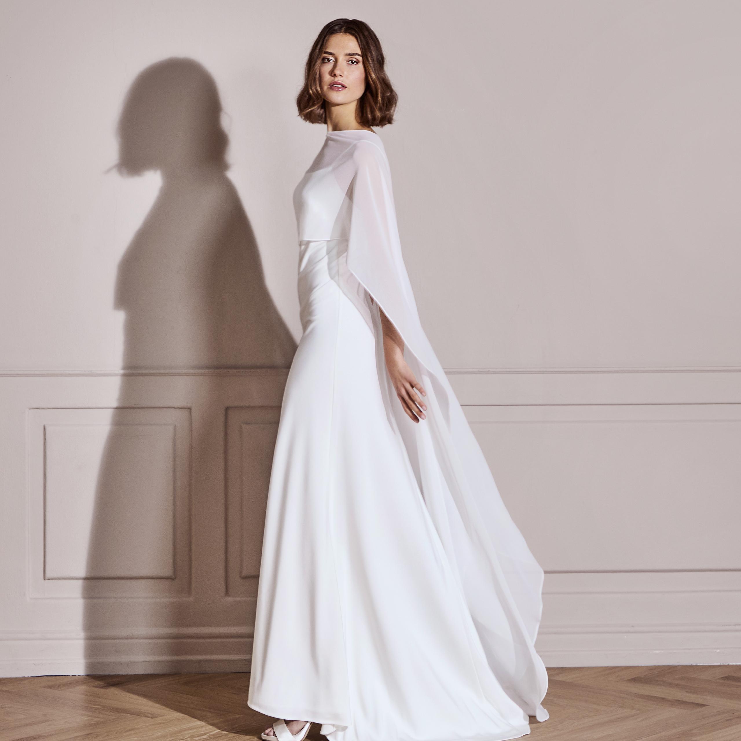 Cape longue de mariée blanc ivoire Lilly . mousseline Châle, boléro, étole, cape mariée blanche accessoire. Acheter boutique mariage Paris ou En ligne