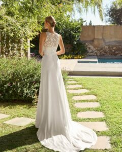 Robe de Mariée Magda Nouvelle Collection Alma Novia 2027 satin bustier simple top dentelle. Boutique mariage Paris essayer sur RDV