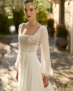Robe de Mariée Marella Nouvelle Collection Alma Novia 2027 col carré dentelle manches longues amovibles et col pans mousseline