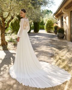 Robe de Mariée Marella Nouvelle Collection Alma Novia 2027 col carré dentelle manches longues amovibles et col pans mousseline
