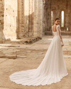 Robe de Mariée Panter Nouvelle Collection Adriana Alier 2027 col carré dentelle manches longues amovibles et jupe fluide