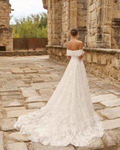 Robe de Mariée Piscilo Nouvelle Collection Adriana Alier 2027 bustier manches tombantes jupe volume fendue motif fleurs