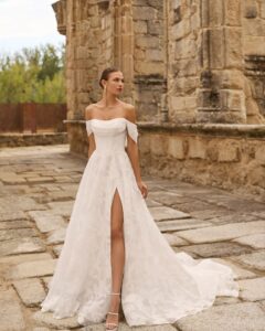 Robe de Mariée Piscilo Nouvelle Collection Adriana Alier 2027 bustier manches tombantes jupe volume fendue motif fleurs