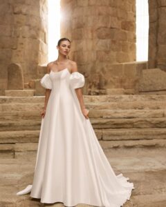 Robe de Mariée Pomelo Adriana Alier 2027 boutique mariage paris. robe bustier corset sans dentelle et évasée top dentelle col montant