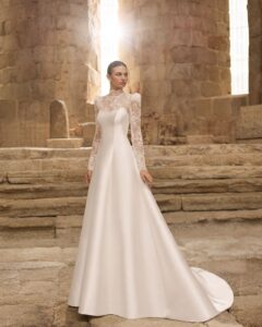 Robe de Mariée Pomelo Adriana Alier 2027 boutique mariage paris. robe bustier corset sans dentelle et évasée top dentelle col montant