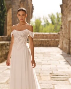 Robe de Mariée Portia Adriana Alier 2027 boutique mariage paris. robe bustier corset dentelle et bas fluide. boutique mariage Paris