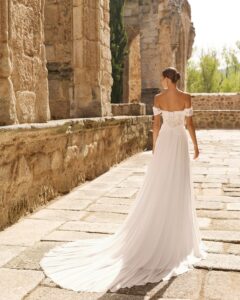 Robe de Mariée Portia Adriana Alier 2027 boutique mariage paris. robe bustier corset dentelle et bas fluide. boutique mariage Paris