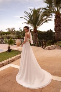 Robe de mariée Or orea sposa 2027. bustier droit dentelle et jupe fluide mousseline. RDV essayage boutique mariage Paris
